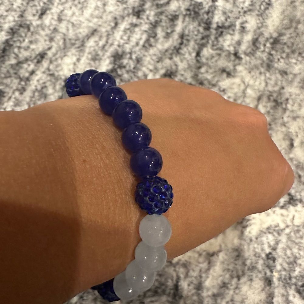 Glass beaded stretch bracelet blue